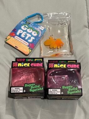 Goo Pets Goldfish Keychain & NeeDoh Nice Cube Squish Bundle - Purple & Pink